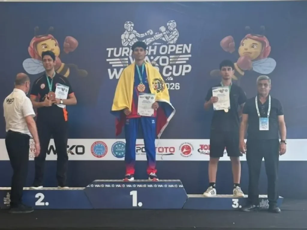 Cobo-gano-tres-oros-en-Mundial-de-Kickboxing.png