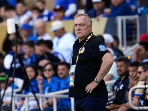 Curazao-vuelve-a-contratar-a-Dick-Advocaat.jpg