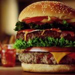 Día de la Hamburguesa desata «guerra de promociones» en los restaurantes