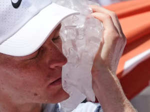 El-calor-elimino-a-Jannik-Sinner-de-Roland-Garros.png
