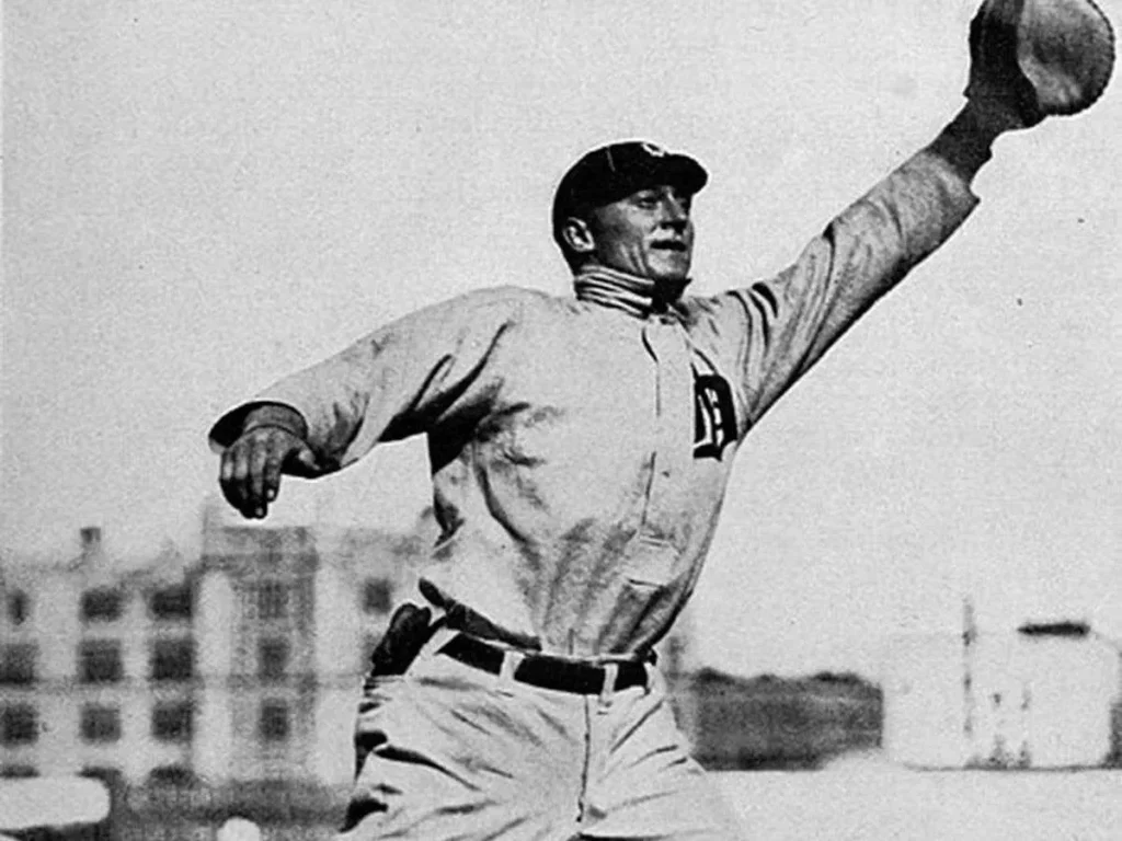 Futuro-sacerdote-lanzo-en-MLB-durante-la-primera-huelga-de.jpg