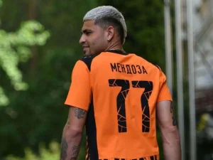 Gleiker-Mendoza-firma-con-el-FC-Shakhtar-Donetsk.jpg