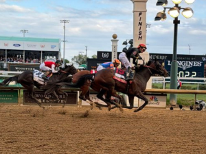 Golden-Tempo-gano-el-Derby-de-Kentucky.png