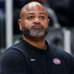 J.B. Bickerstaff firma extensión con los Pistons