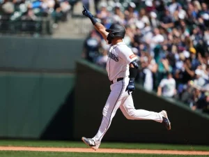 Jhonny-Pereda-pego-su-primer-jonron-en-MLB.jpg