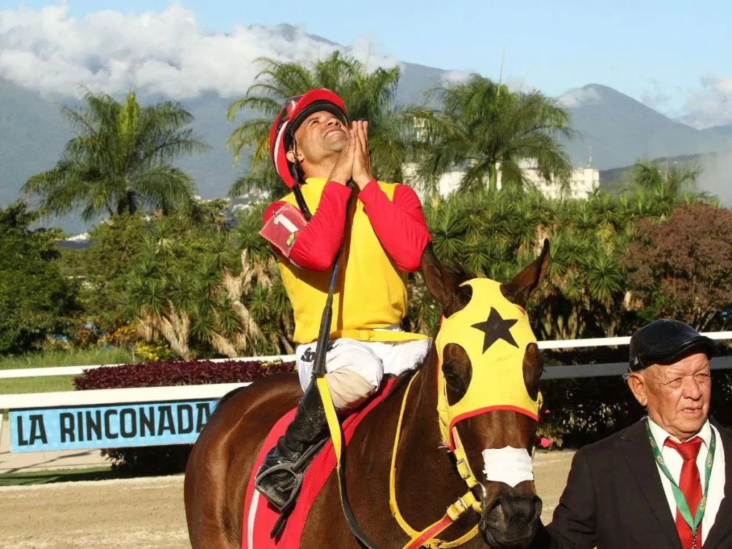 Jose-Alejandro-Rivero-con-cuatro-lances-en-Caracas.jpg