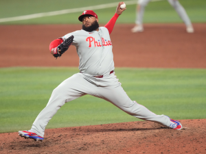 Jose-Alvarado-en-gran-nivel-dentro-del-bullpen-de-los.png