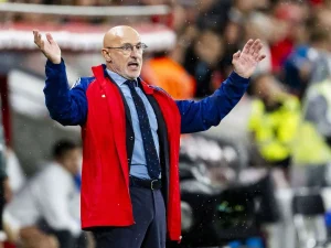 Luis-de-la-Fuente-respalda-la-llegada-de-Mourinho-al.jpg