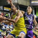Marinos vence y complica las cosas a Spartans