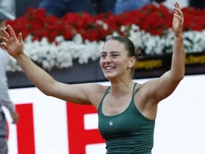 Marta-Kostyuk-se-corona-en-el-Masters-1000-de-Madrid.jpg
