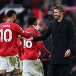 Michael Carrick extiende su vínculo con el Manchester United