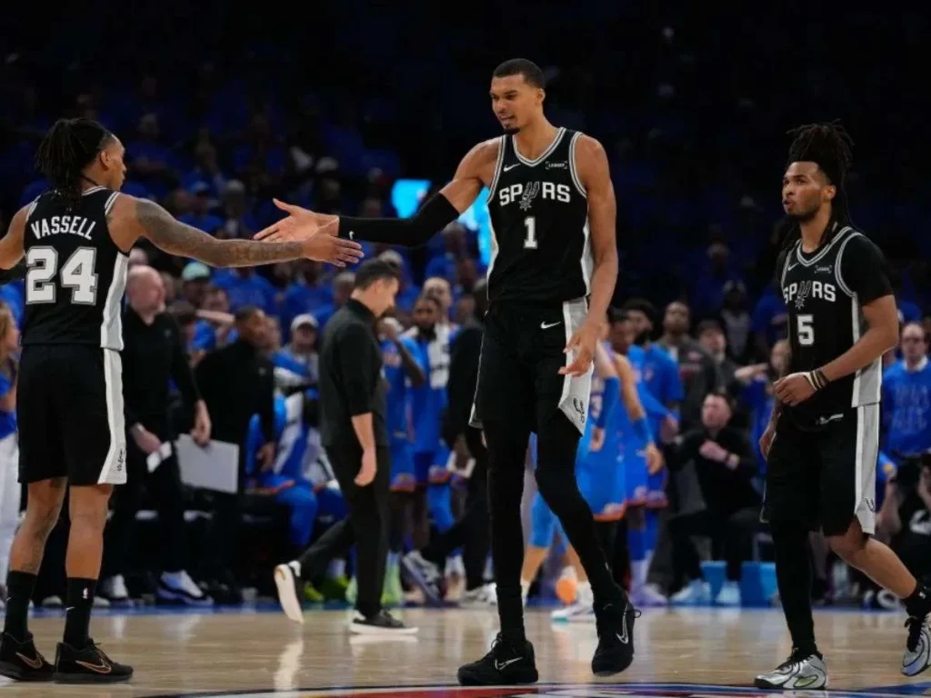 Pelicans-y-Spurs-jugaran-en-Paris-y-Manchester.jpg