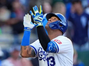 Salvador-Perez-igualo-marca-jonronera-de-Ivan-Rodriguez.jpg