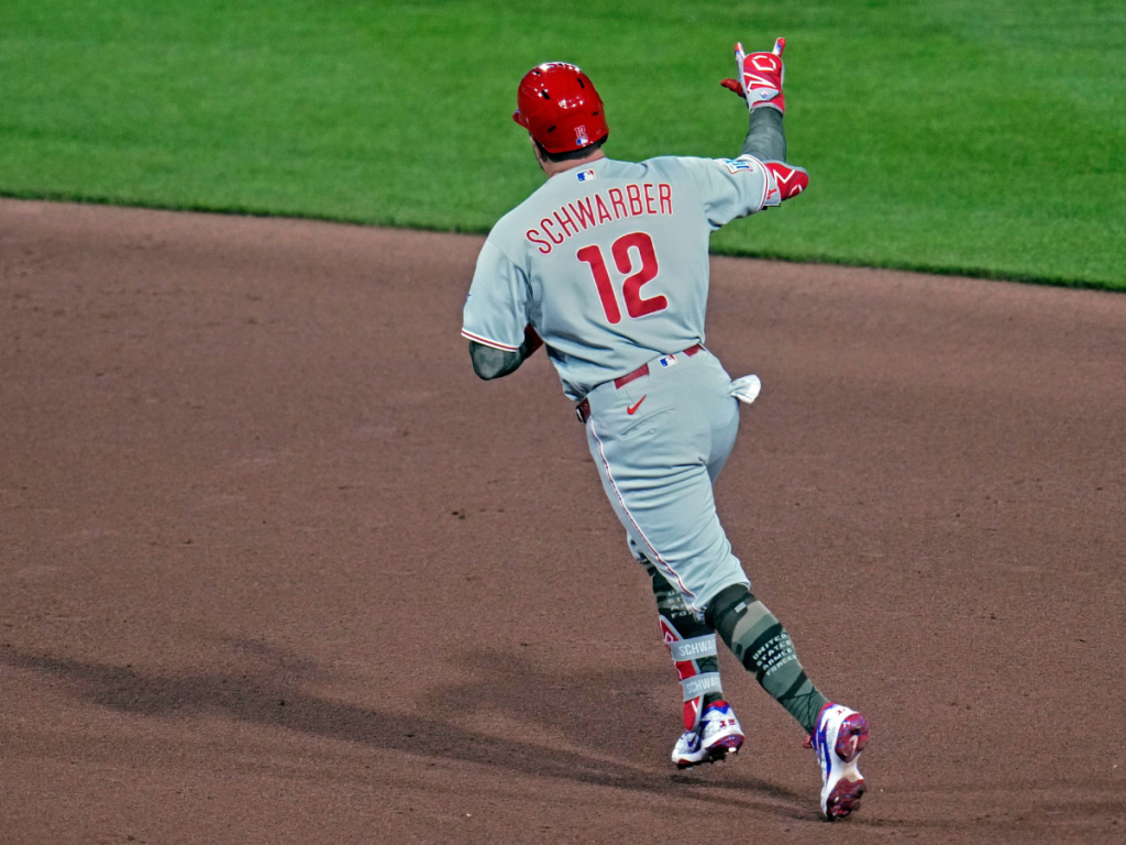 Schwarber-se-mantiene-fuera-de-la-alineacion-de-Filis-por.png