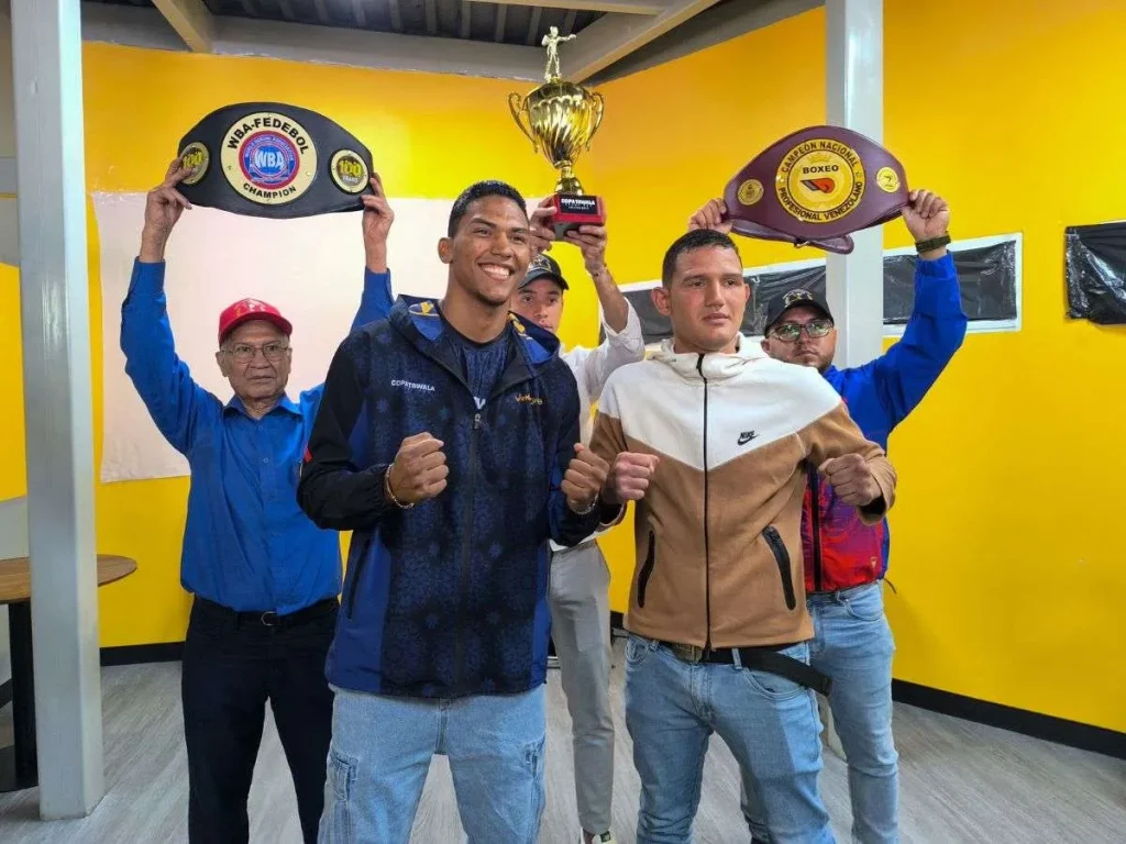 TNT-Alvarez-y-Salazar-prometen-fuego-en-el-ring.jpg