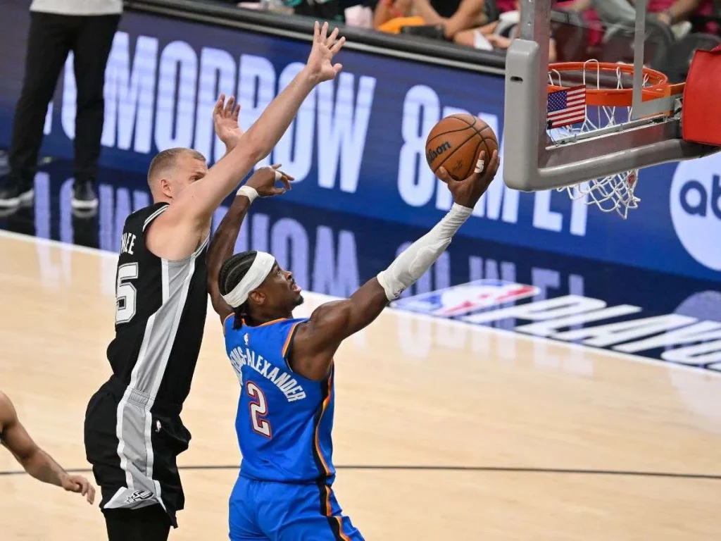 Thunder-toma-ventaja-ante-los-Spurs.jpg