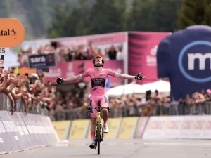 Vingegaard-encaminado-al-titulo-del-Giro-de-Italia.jpg