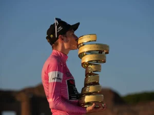 Vingegaard-es-el-ganador-del-Giro-de-Italia.jpg
