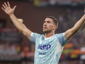 Vlahovic-estaria-trabajando-para-llegar-al-Barcelona-o-al-Bayern.jpg