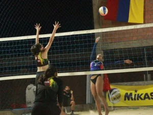Voleibol-de-playa-saco-boletos-al-Mundial.jpg
