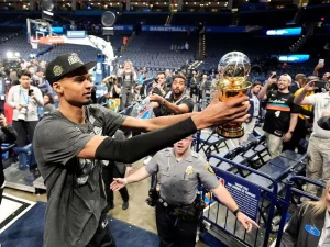 Wenbanyama-es-el-MVP-de-la-final-de-Conferencia.jpg
