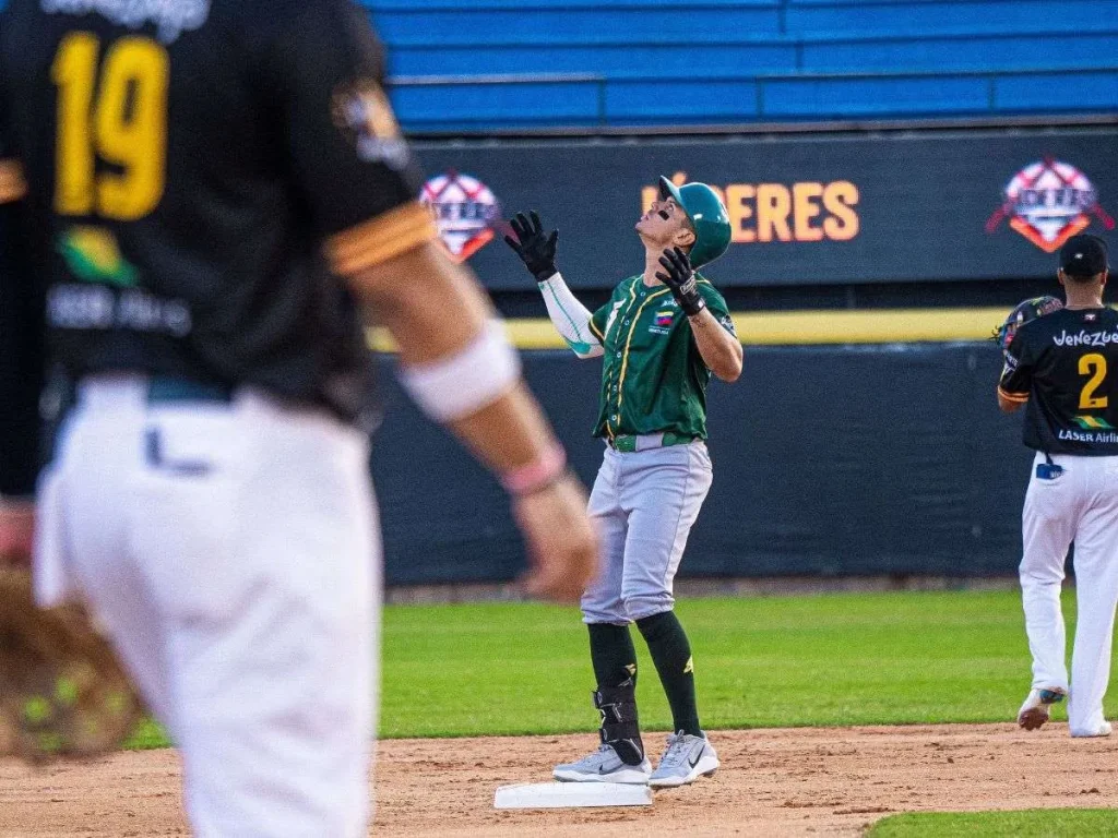 Yonathan-Mendoza-valora-los-200-hits-con-Samanes.jpg