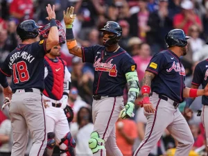 ¡Enorme-Acuna-se-volo-el-monstruo-verde-con-las-bases.jpg