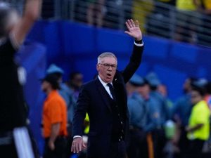 Ancelotti-a-verse-en-el-espejo-de-Feola.jpg