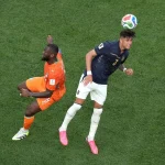 Arsenal firma al ecuatoriano Piero Hincapié