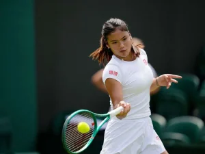 Emma-Raducanu-se-retiro-de-Wimbledon-por-fractura.jpg