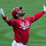 Eugenio Suárez la bota en derrota de los Rojos