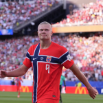Haaland debuta en el Mundial con doblete y asistencia
