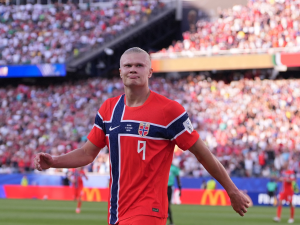 Haaland-debuta-en-el-Mundial-con-doblete-y-asistencia.png