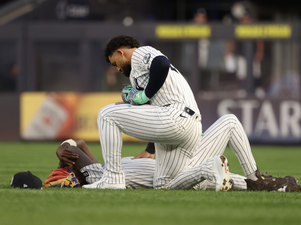 Jazz-Chisholm-Jr-de-Yankees-sale-del-juego-tras-chocar.png