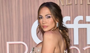 Jennifer-Lopez-comparte-su-look-sin-maquillaje-y-recien-despierta.png