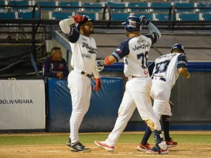 Johan-Lopez-comando-el-triunfo-de-Marineros-ante-Samanes.jpg