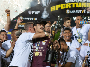 Lucas-Bruera-se-despide-de-la-aficion-de-Carabobo.png