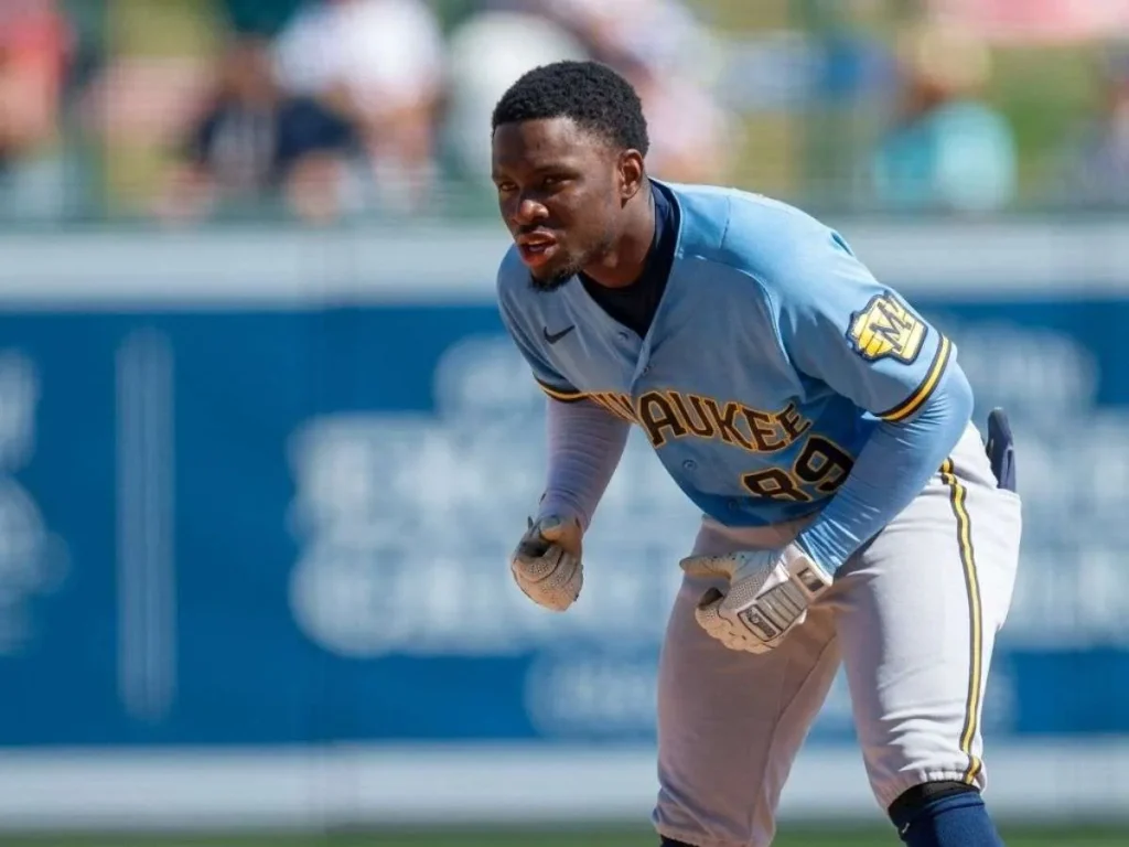 Luis-Lara-firmo-un-gran-bono-con-Milwaukee.jpg