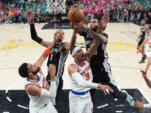 Nueva-York-pega-primero-ante-San-Antonio-en-inicio-de.png