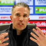 Robin van Persie deja la dirección técnica del Feyenoord