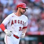 Trey Mancini regresa a la MLB tras pausa desde 2023