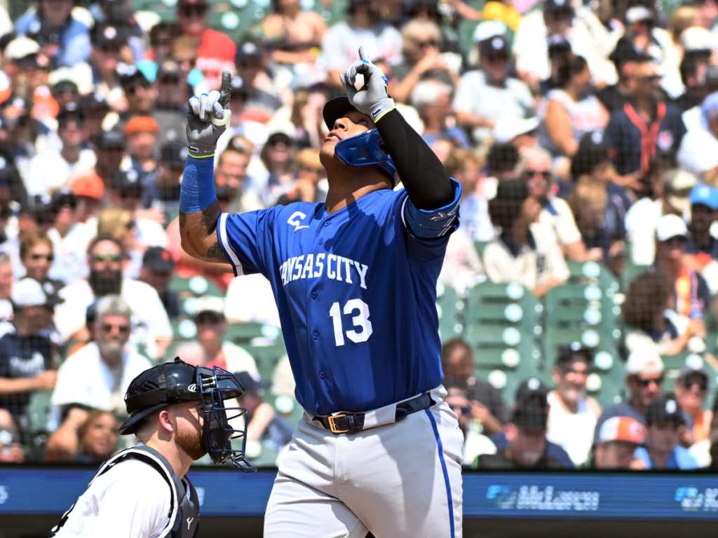 Bate-del-historico-jonron-de-Salvador-Perez-ira-a-Cooperstown.png