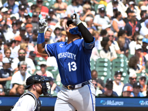 Bate-del-historico-jonron-de-Salvador-Perez-ira-a-Cooperstown.png