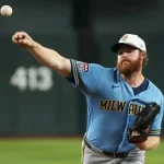 Brandon Woodruff se someterá a otra cirugía de hombro derecho