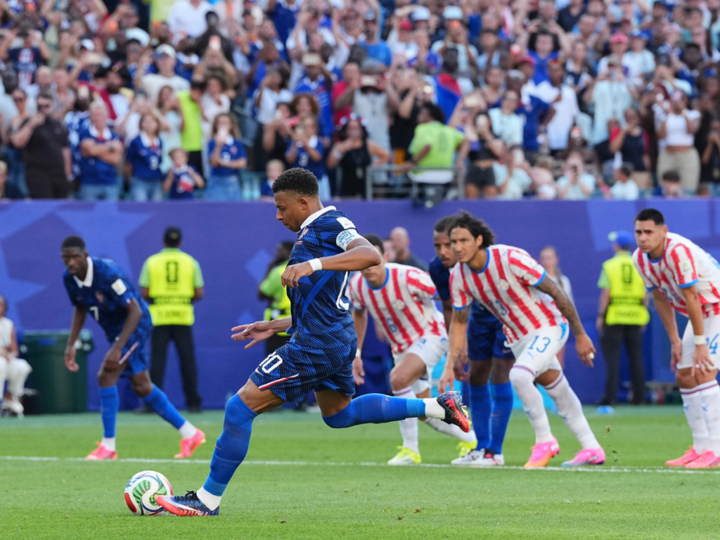 Con-poco-Mbappe-metio-a-Francia-en-Cuartos.png