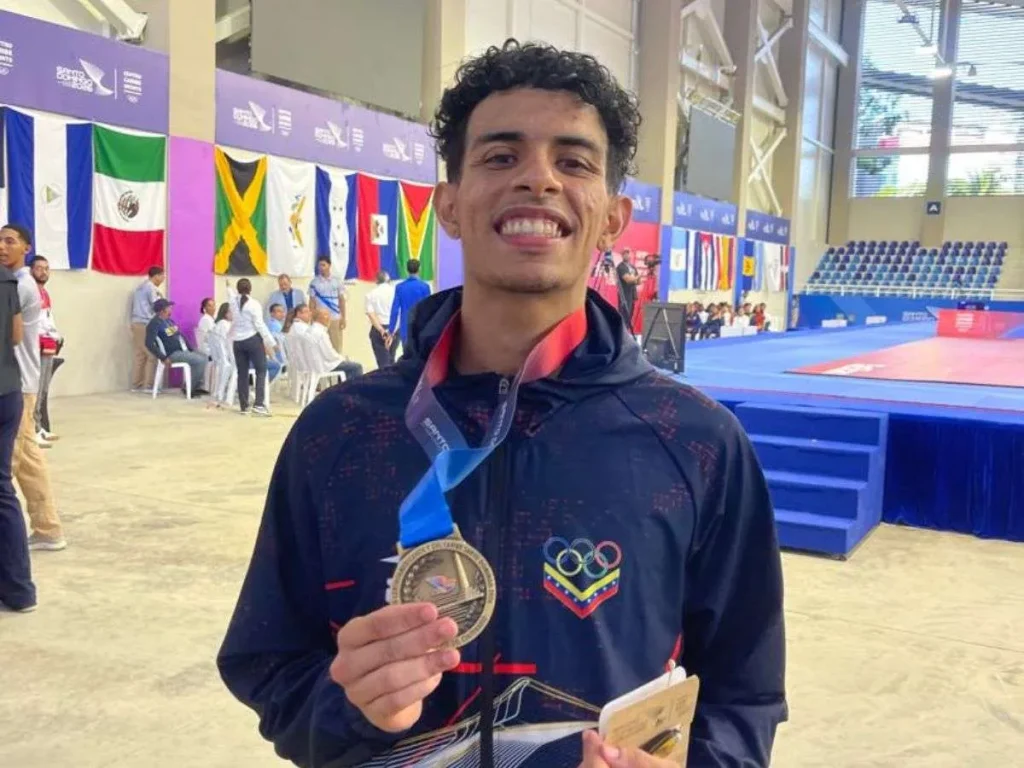 Jeshuath-Pedraza-bana-de-oro-al-taekwondo.jpg