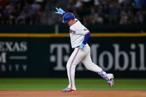 Joc-Pederson-brillo-para-impulsar-a-los-Rangers.jpg