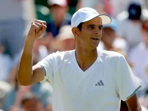 Jodar-remonta-a-Carreno-y-avanza-en-Wimbledon.jpg