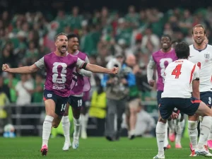 Jordan-Henderson-se-lesiona-en-celebracion-de-Inglaterra.jpg