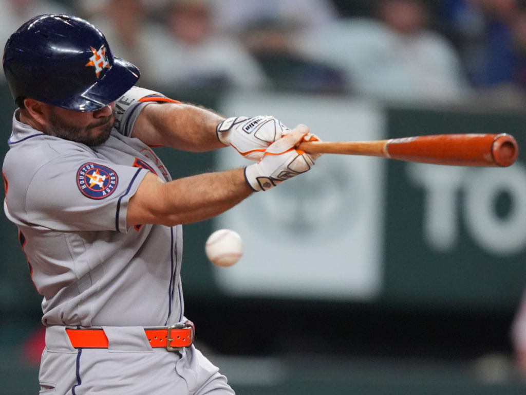 Jose-Altuve-con-otro-cuadrangular-ante-los-Rangers.png